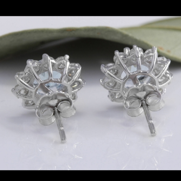 Gorgeous Aquamarine halo earrings NIB - Picture 6 of 7